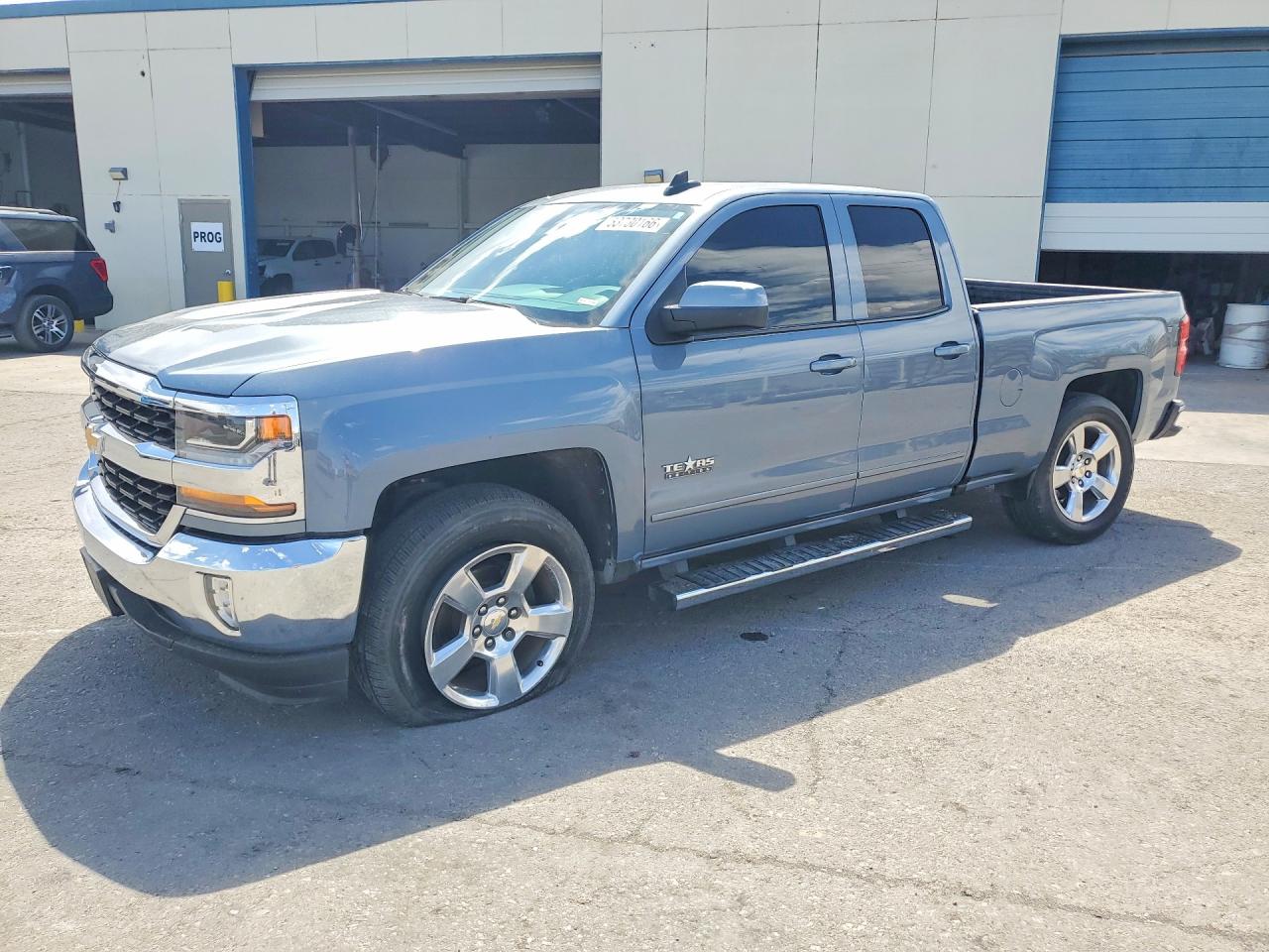 Salvage Chevrolet Silverado Image