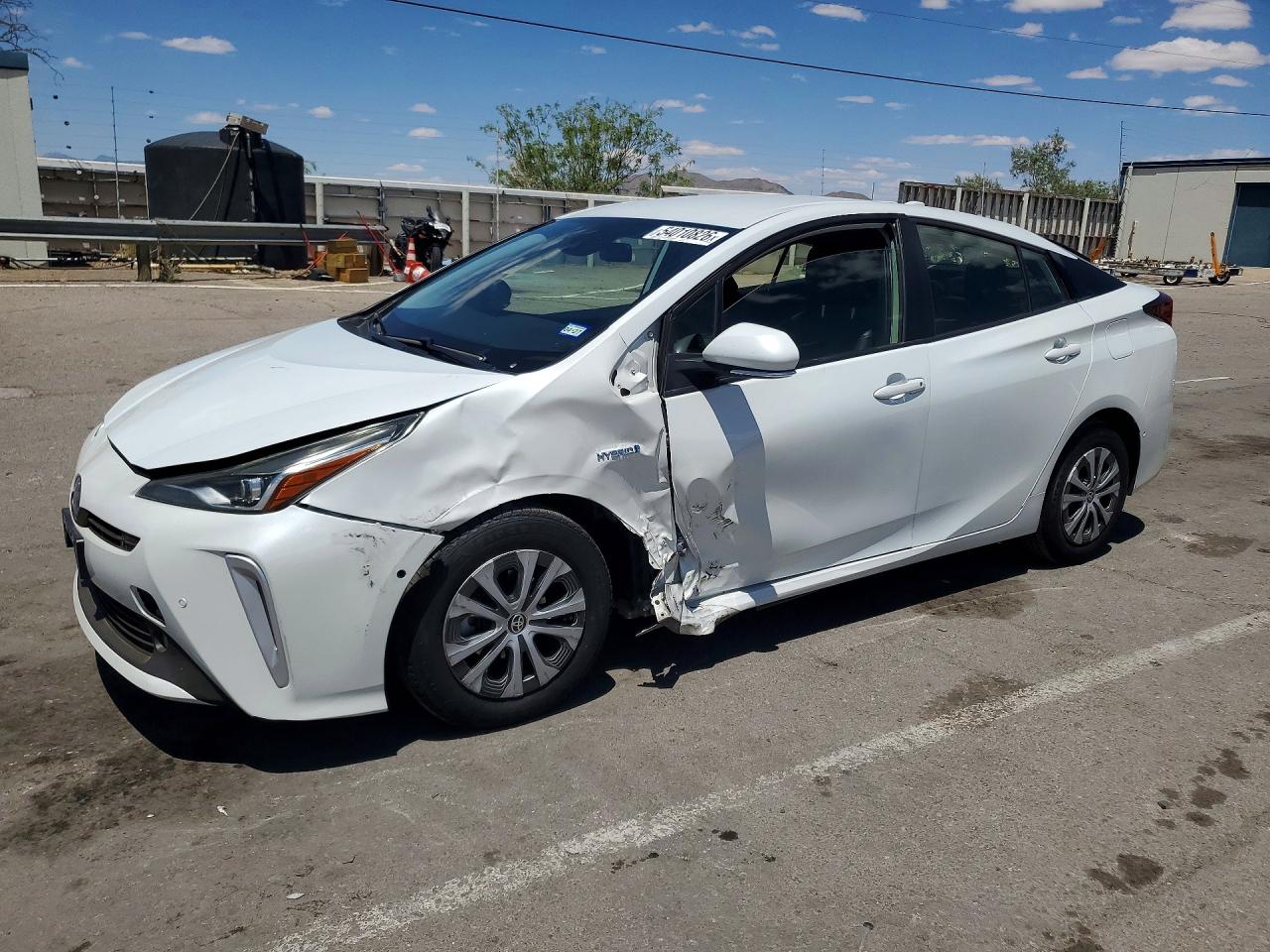 Salvage Toyota Prius Le Image