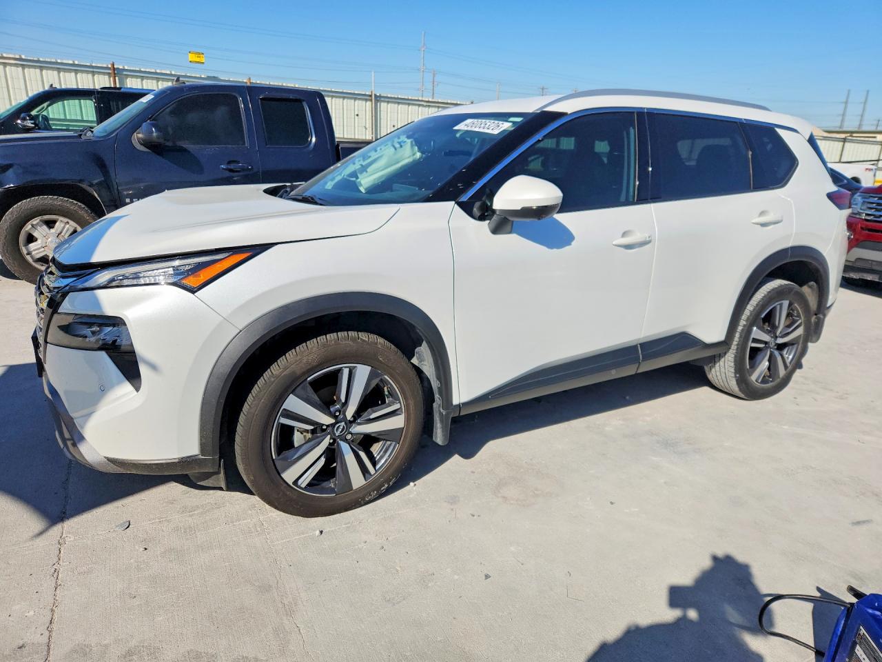 Salvage Nissan Rogue Image