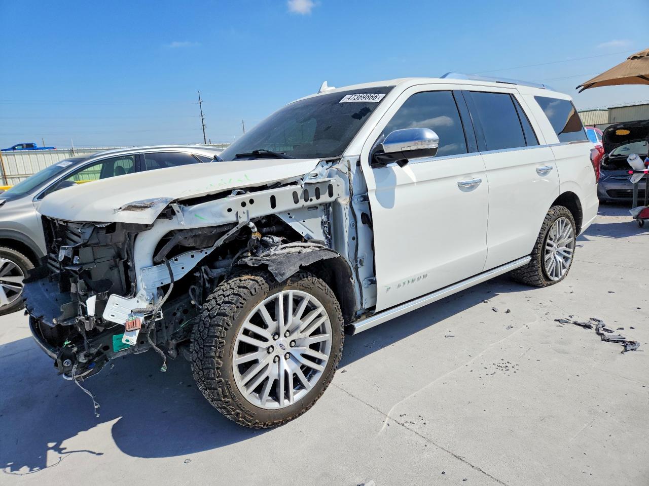 Salvage Ford Expedition Image