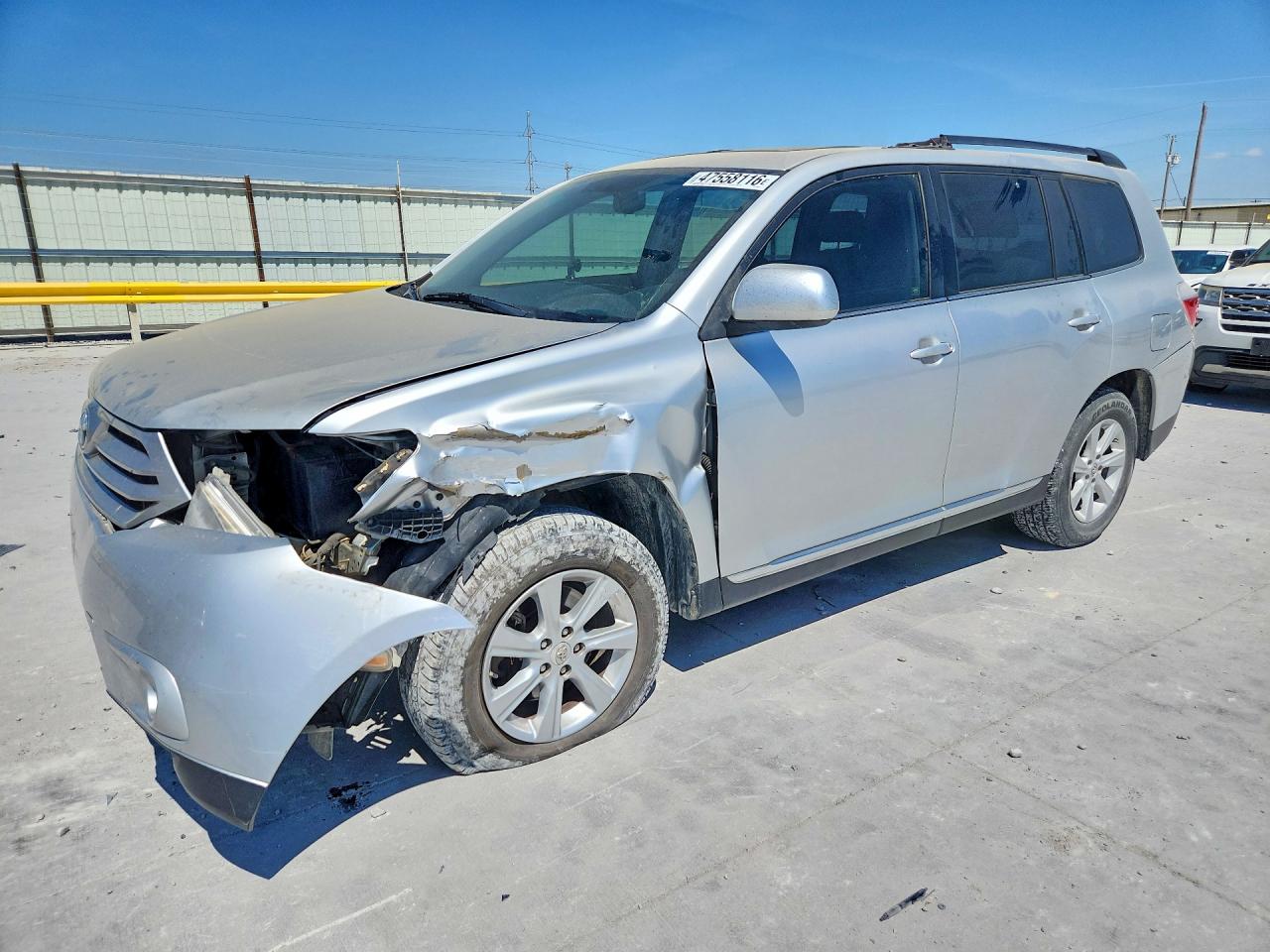 Salvage Toyota Highlander Image