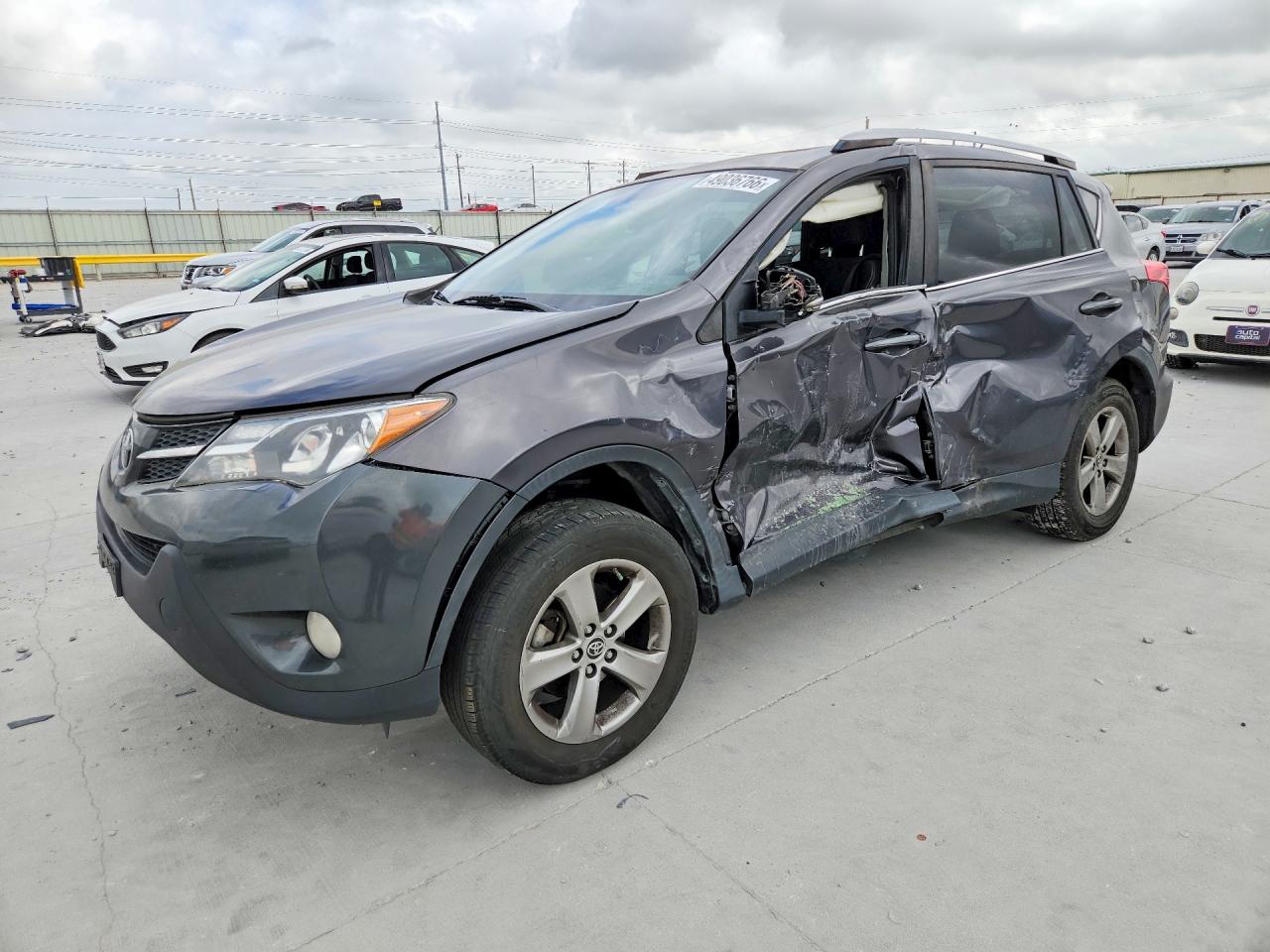 Salvage Toyota RAV4 Image
