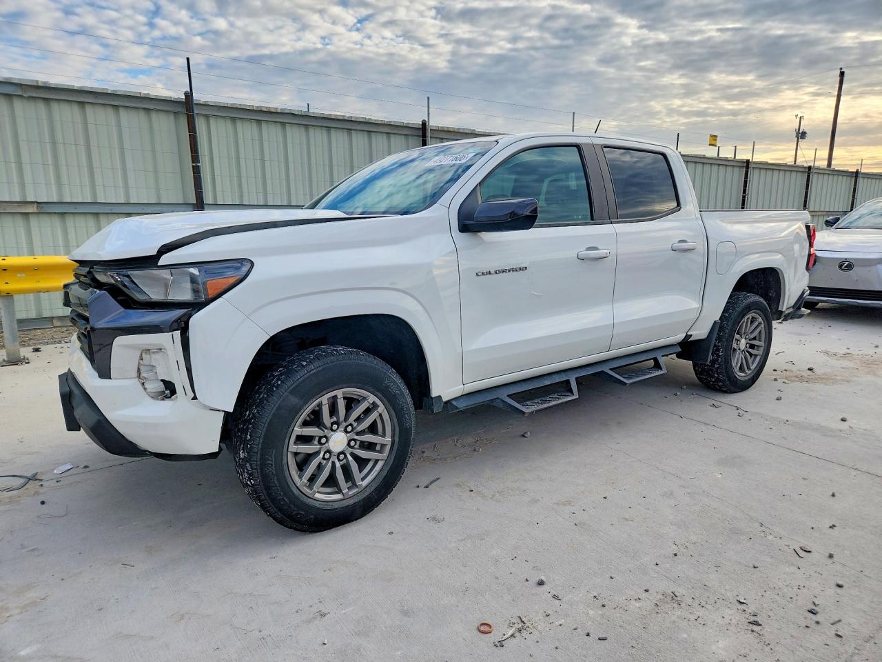 Salvage Chevrolet Colorado Image
