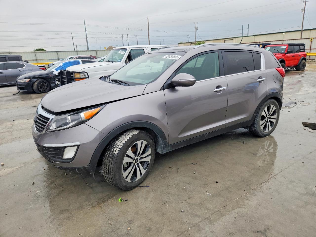 Salvage Kia Sportage Image