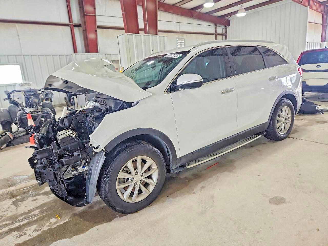 Salvage Kia Sorento Image