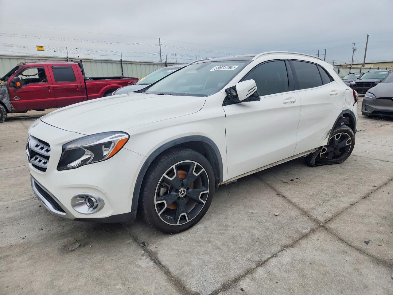 Salvage Mercedes-Benz GLA Image