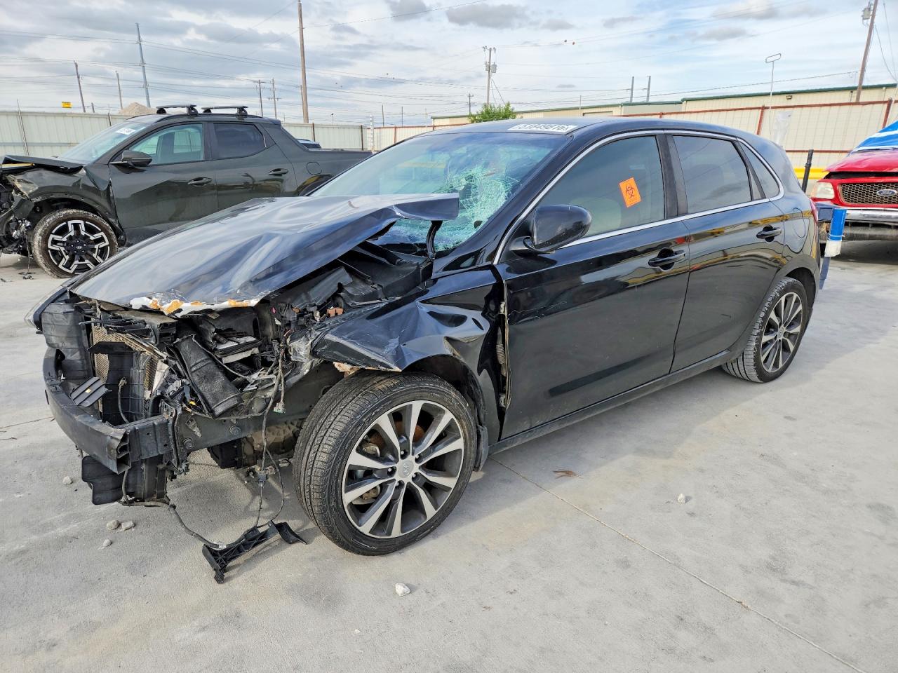 Salvage Hyundai ELANTRA Image
