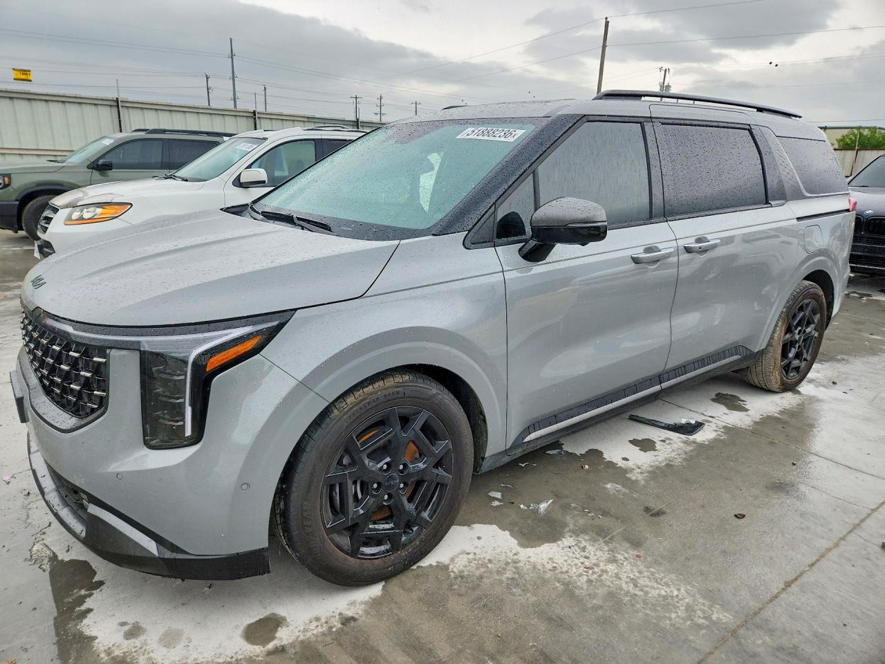 Salvage Kia Carnival Image