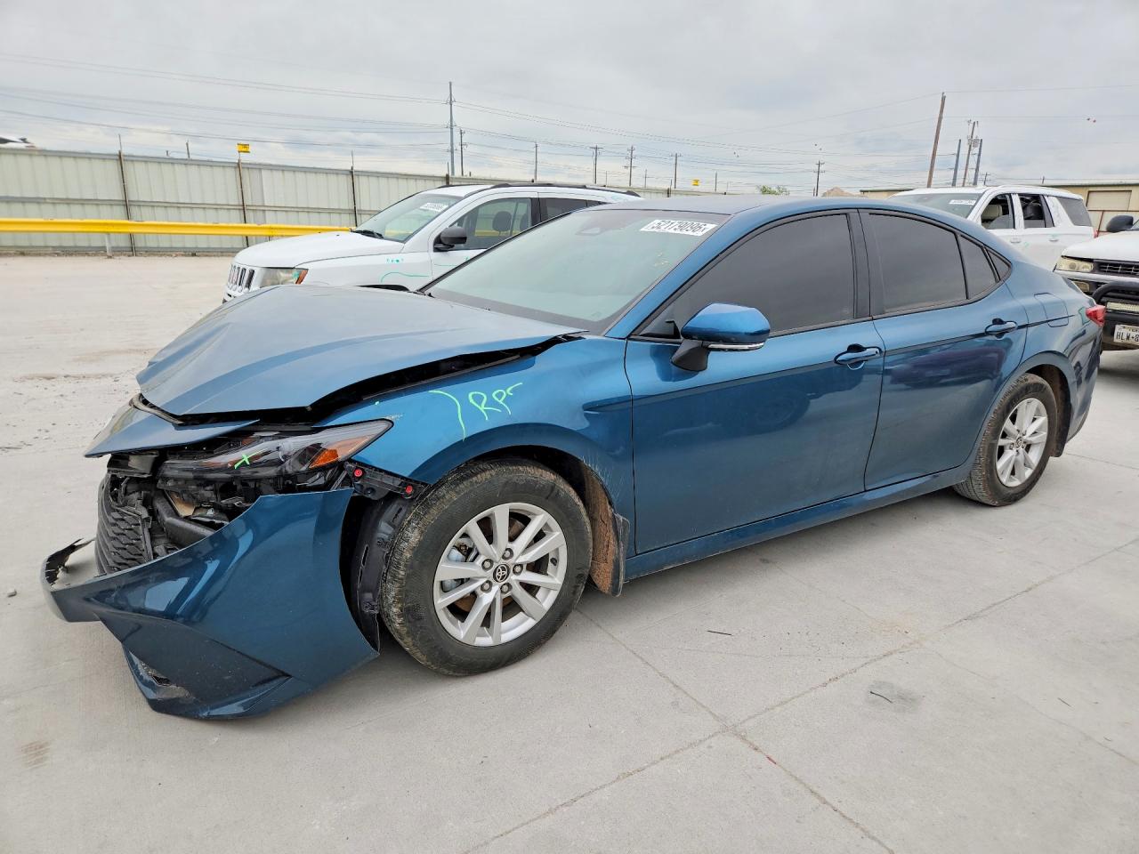 Salvage Toyota Camry Image