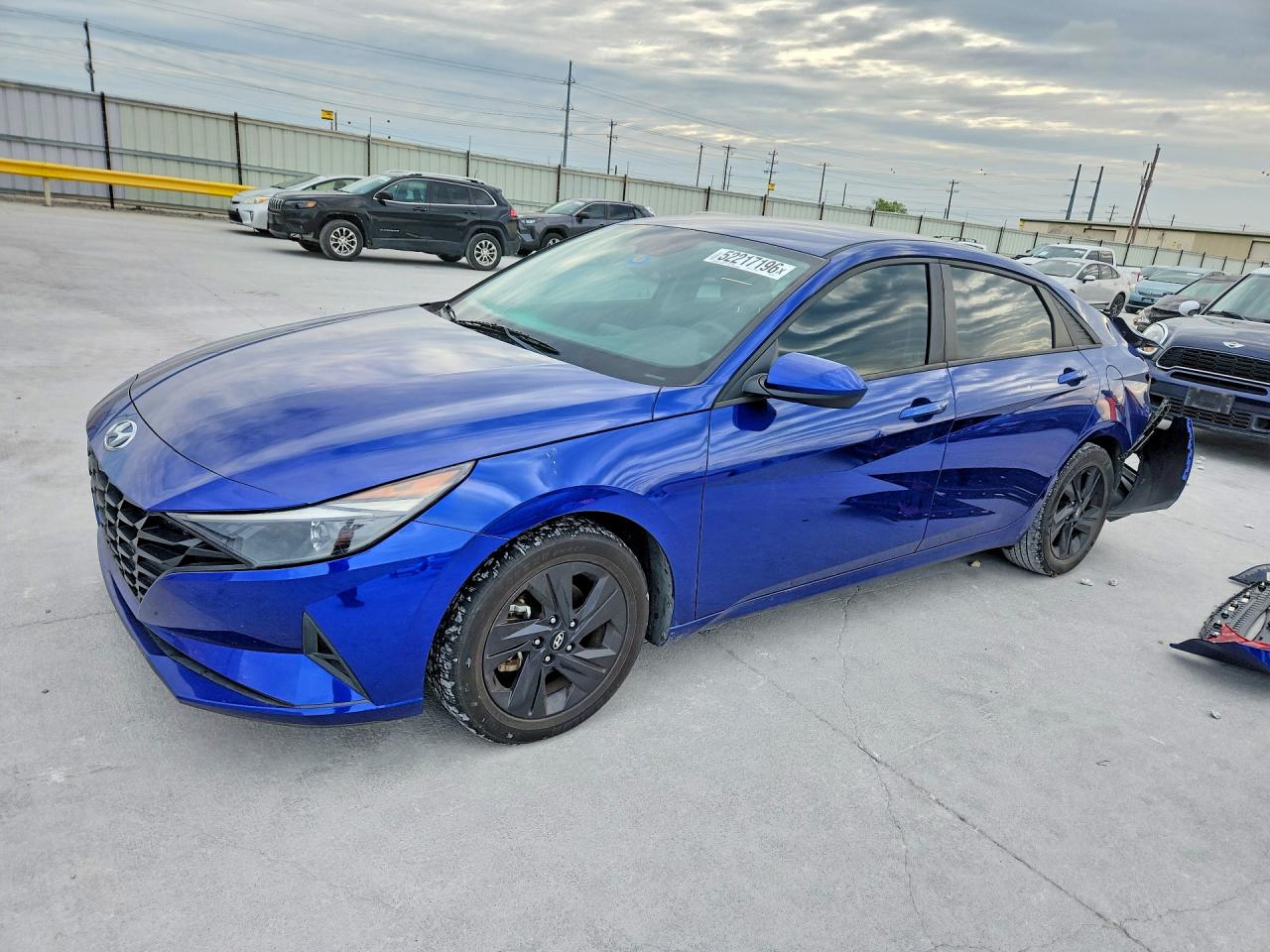 Salvage Hyundai ELANTRA Image