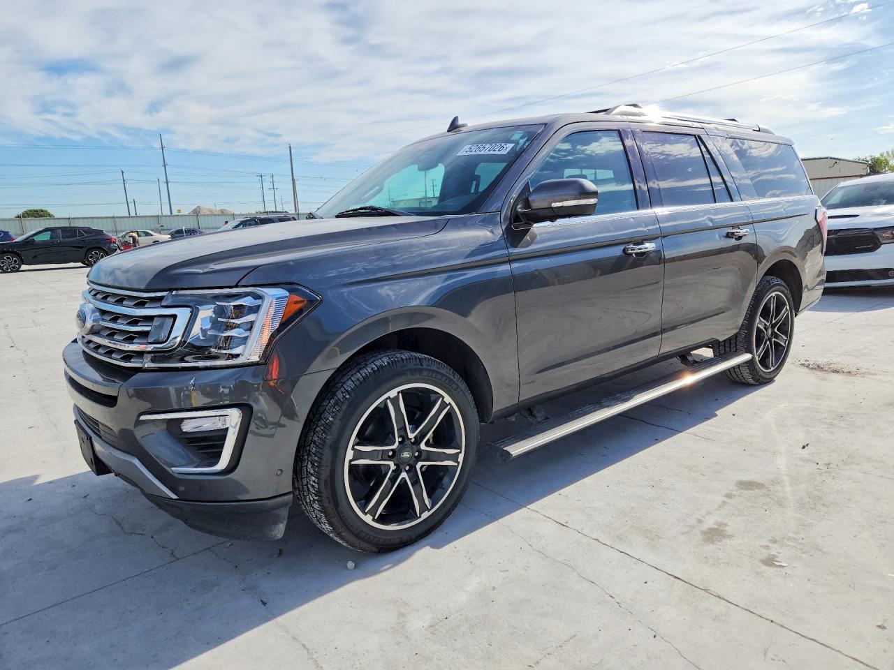 Salvage Ford Expedition Image