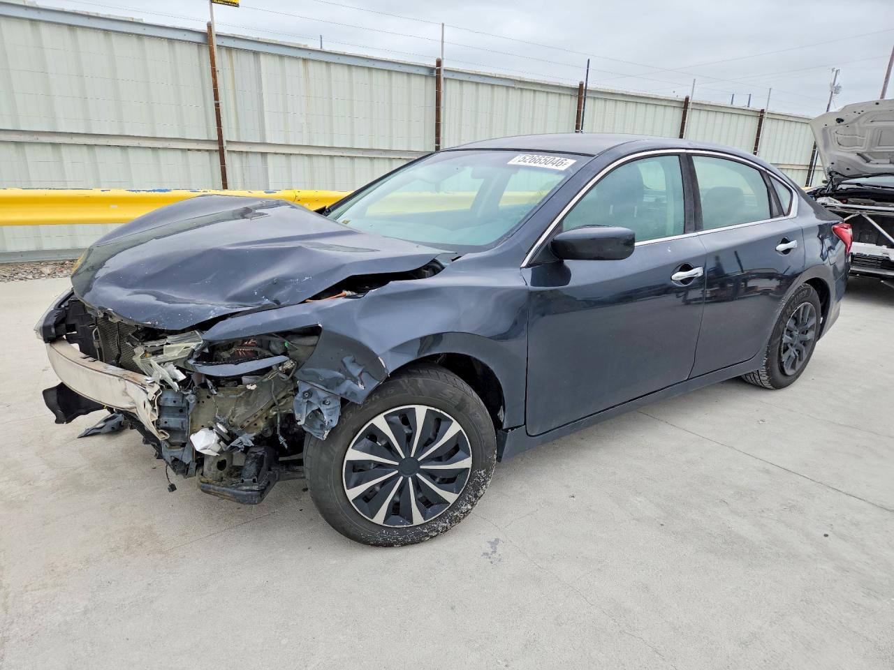 Salvage Nissan Altima Image