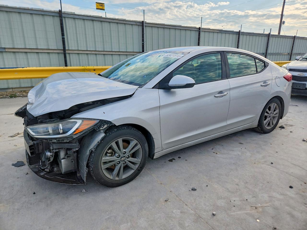 Salvage Hyundai ELANTRA Image