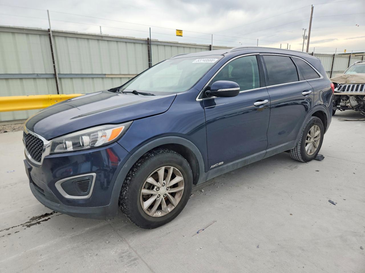 Salvage Kia Sorento Image