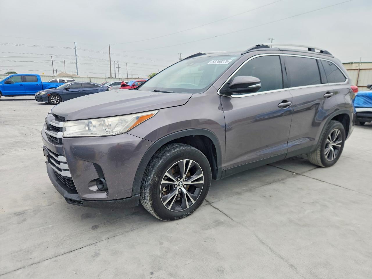 Salvage Toyota Highlander Image