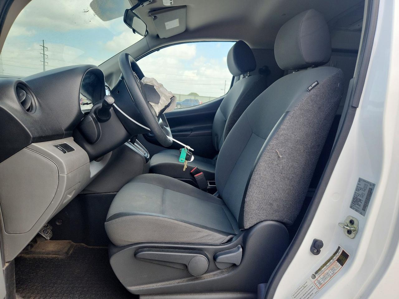 Nissan Nv