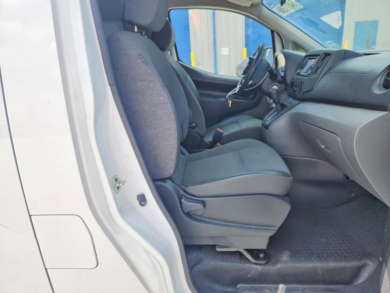 Nissan Nv