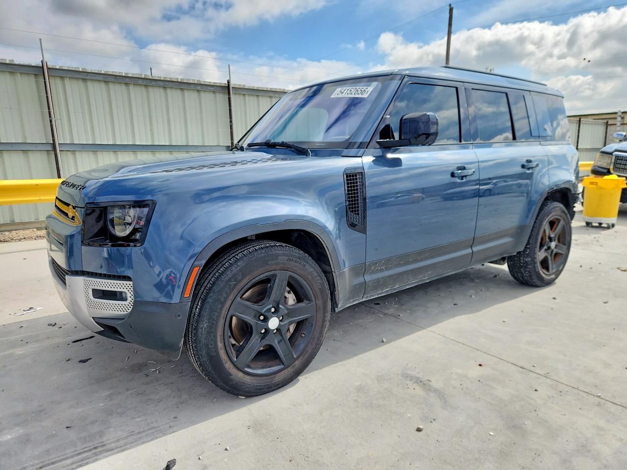 Salvage Land Rover Defender Image