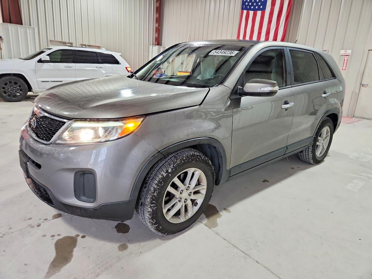 Salvage Kia Sorento Image