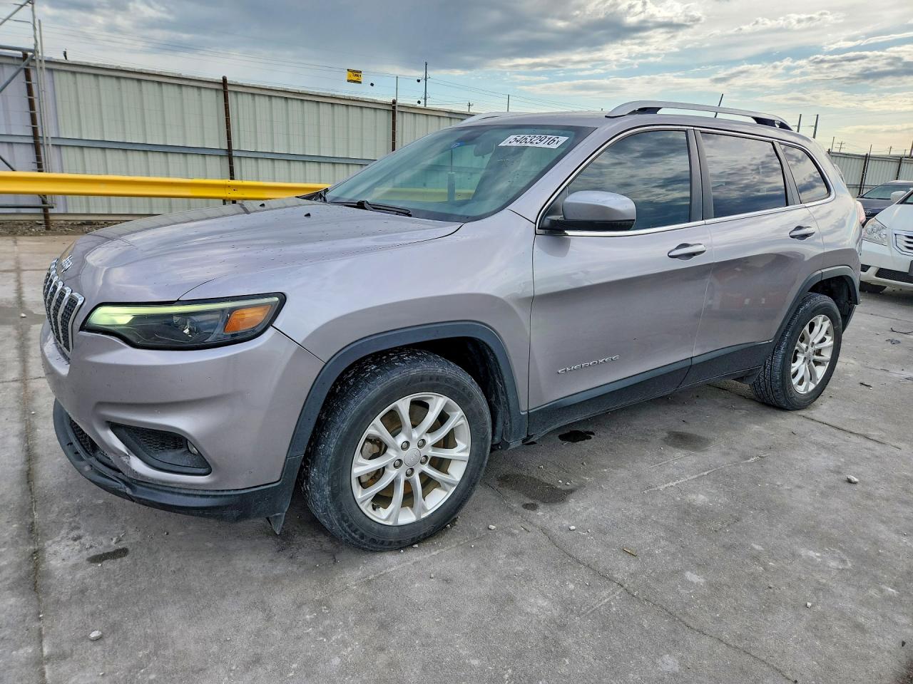 Salvage Jeep Grand Cherokee Image