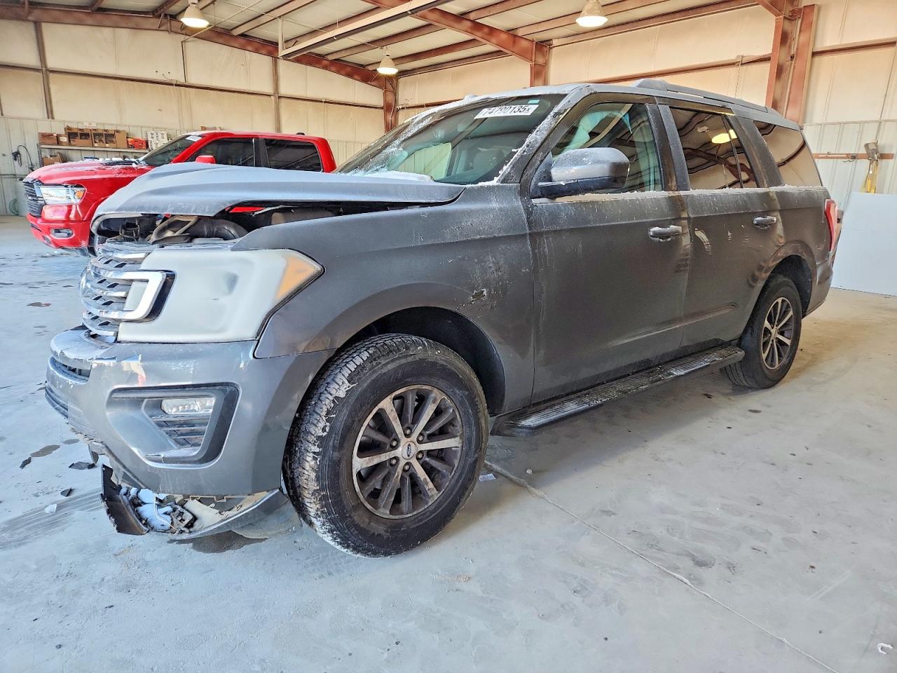 Salvage Ford Expedition Image