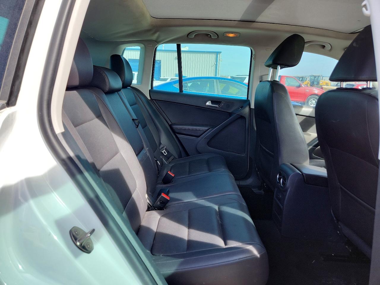 Volkswagen Tiguan S