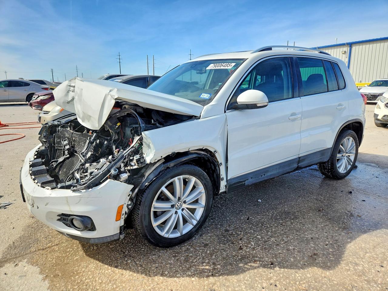 Salvage Volkswagen Tiguan Image