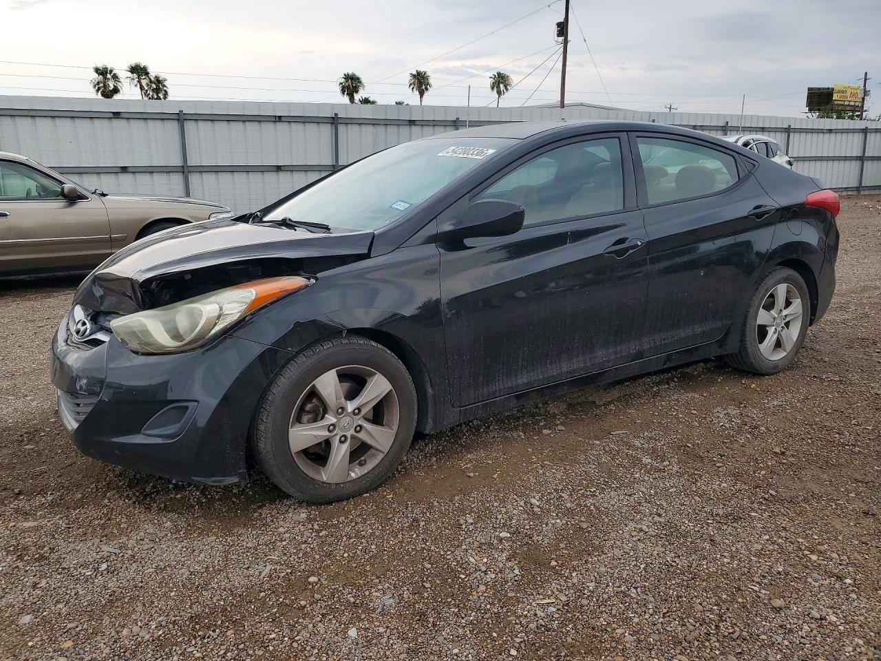 Salvage Hyundai ELANTRA Image