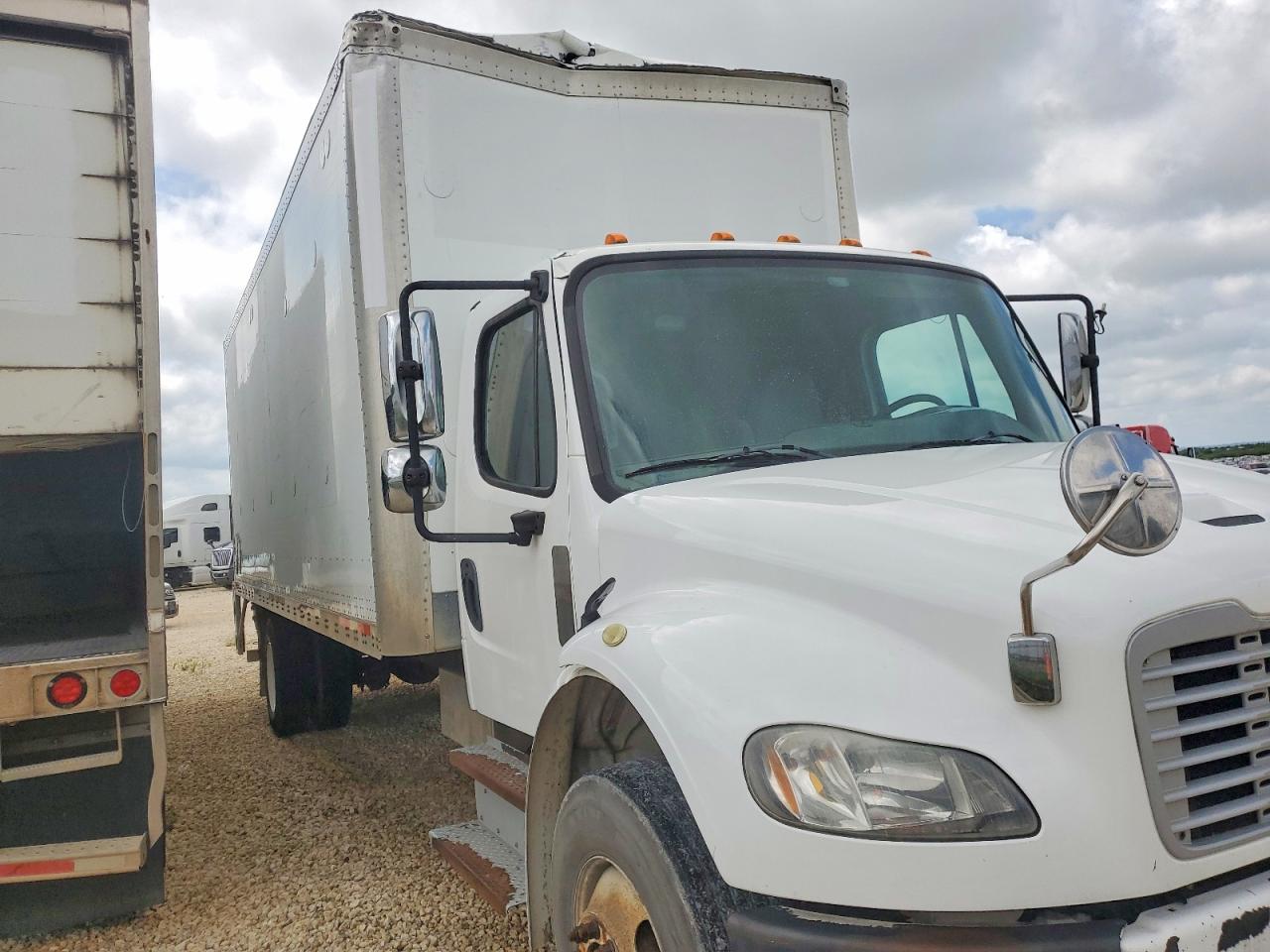 Salvage Freightliner M2 Image