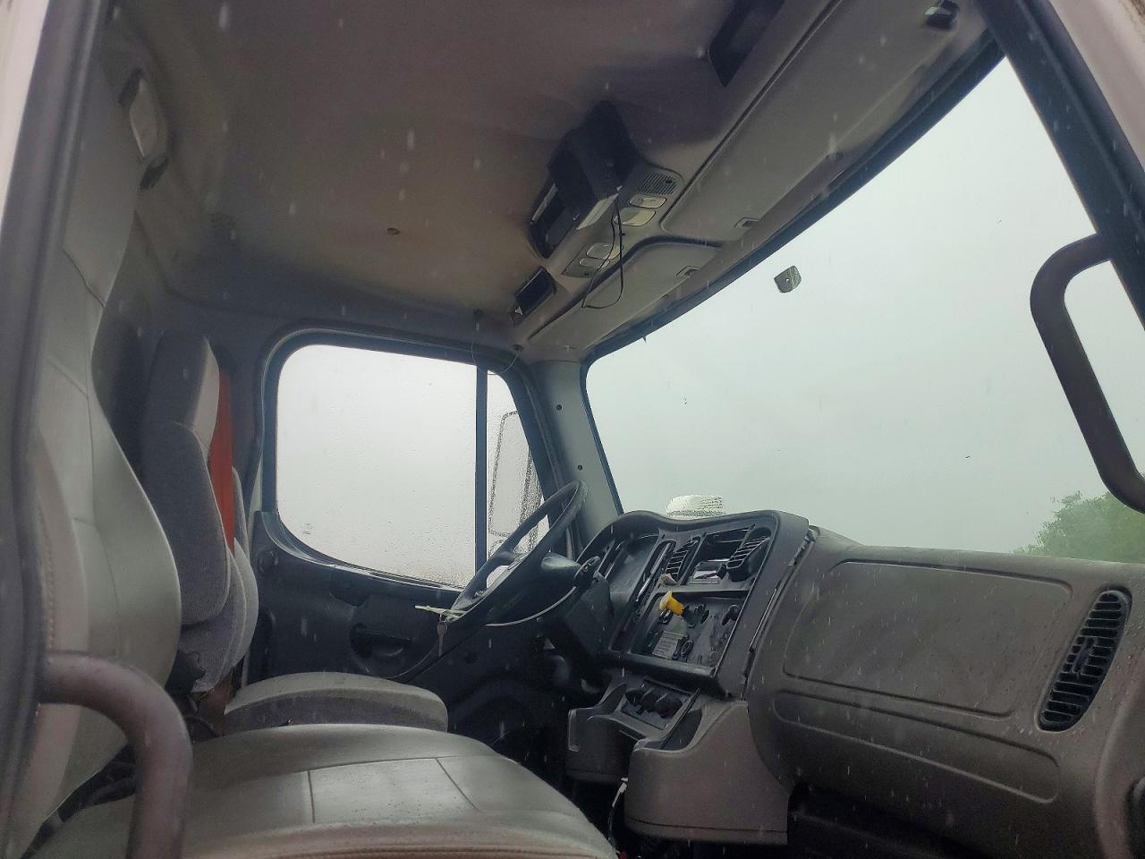 Freightliner M2