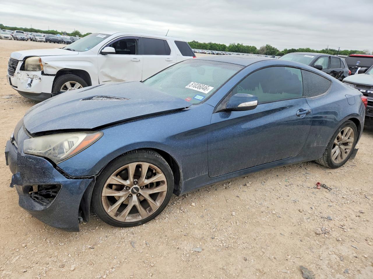 Salvage Hyundai Genesis Image
