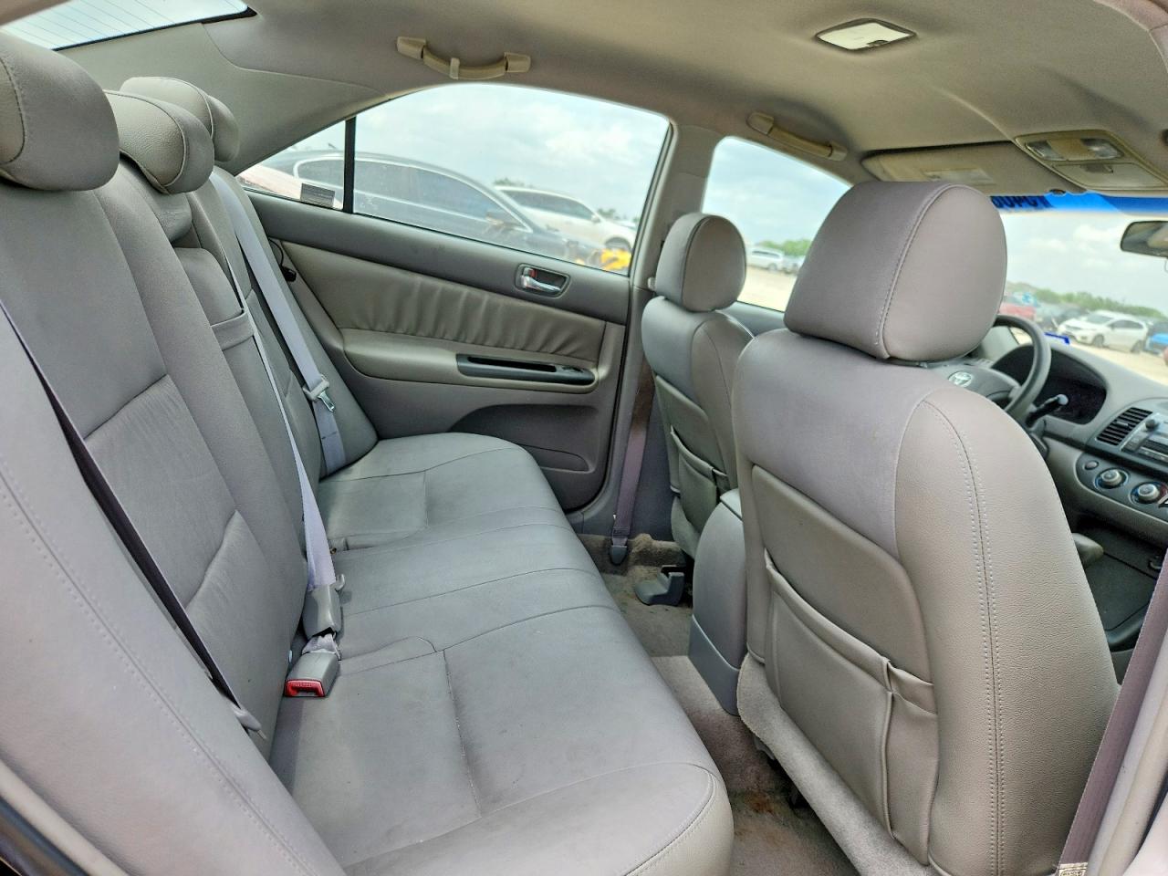 Toyota Camry Le V6