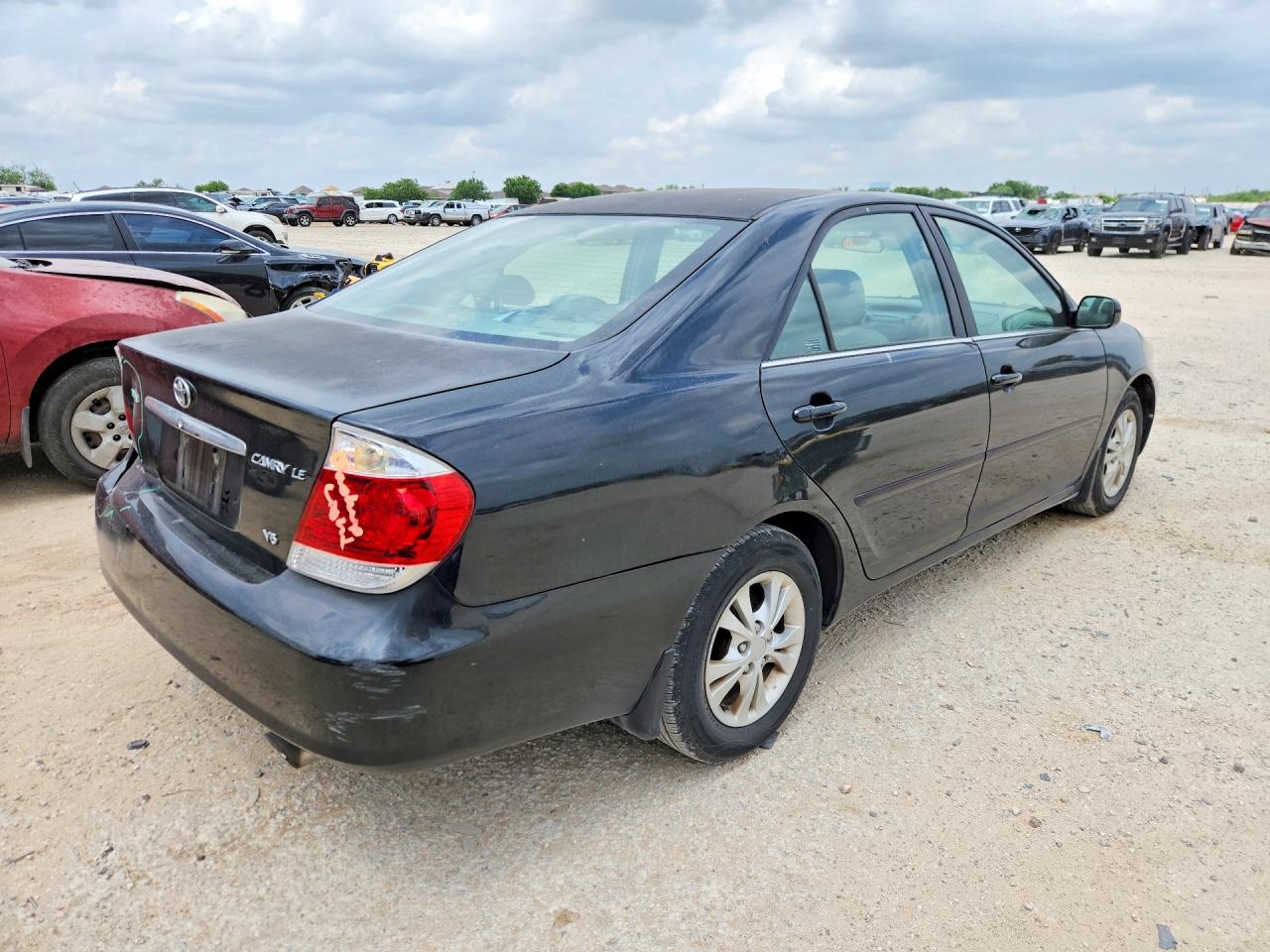 Toyota Camry Le V6