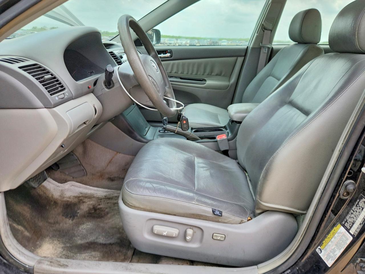 Toyota Camry Le V6