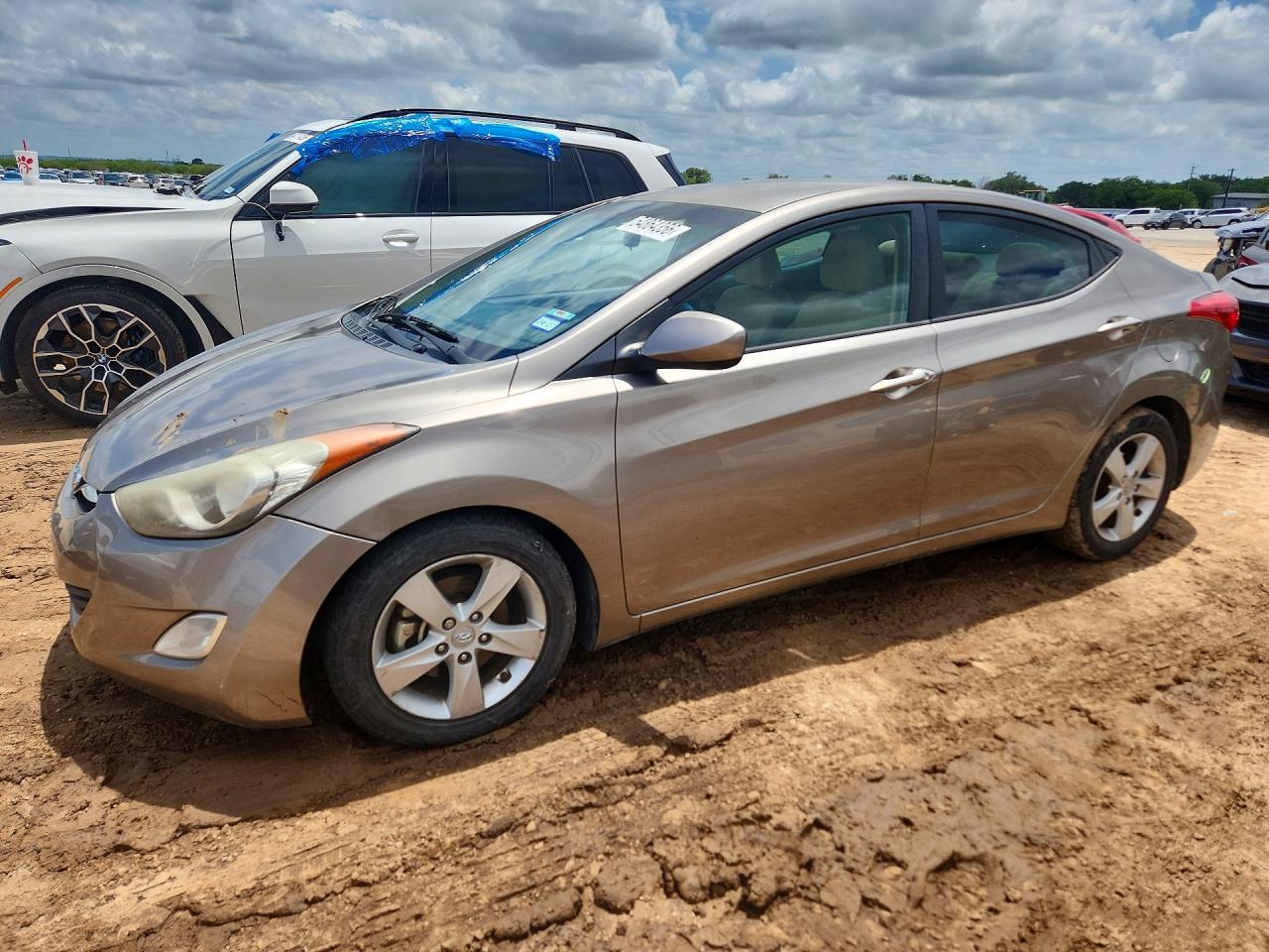 Salvage Hyundai ELANTRA Image