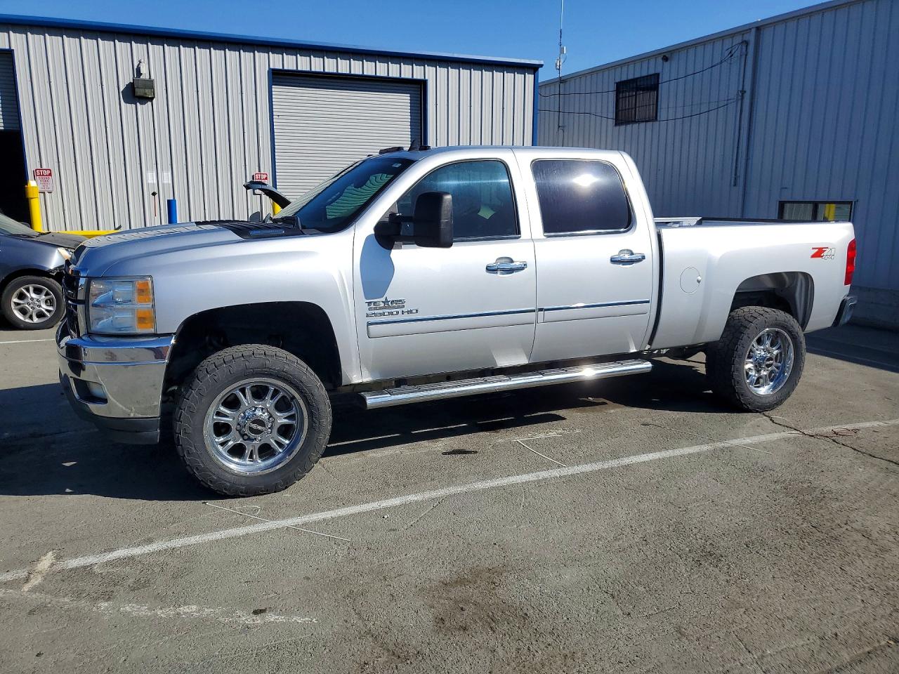 Salvage Chevrolet Silverado Image