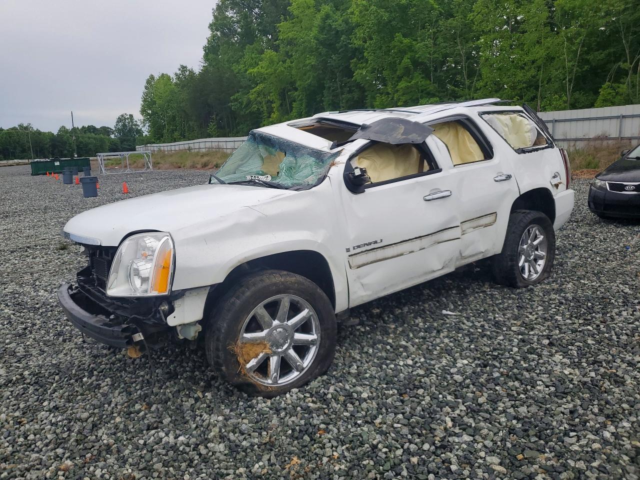 Salvage GMC Yukon Image