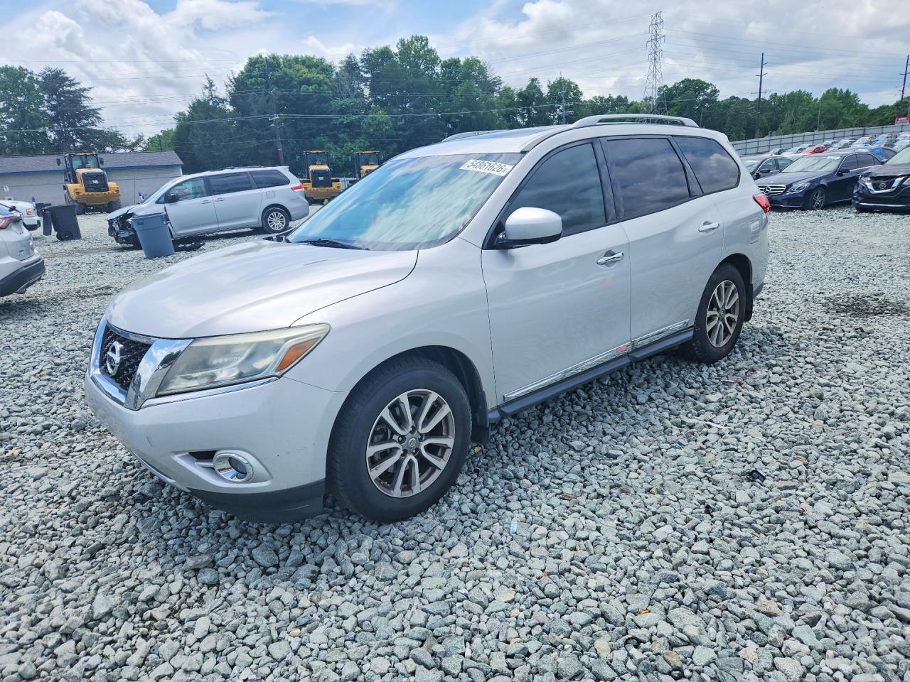 Salvage Nissan Pathfinder Image