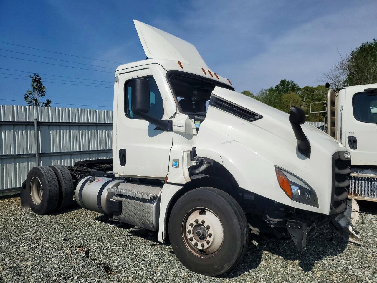 Salvage Freightliner Cascadia 126 Image
