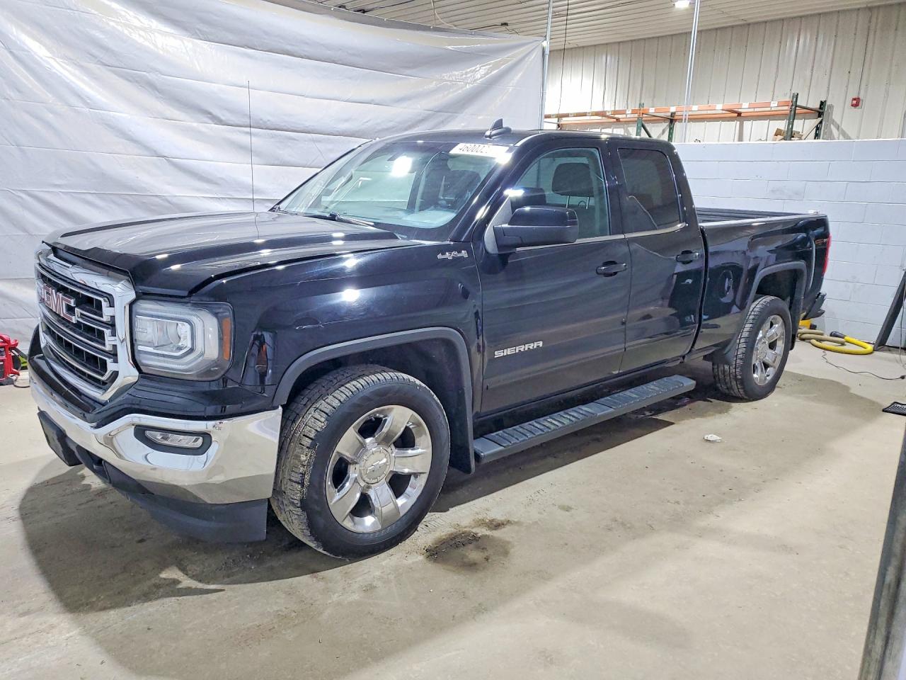 Salvage GMC Sierra Image
