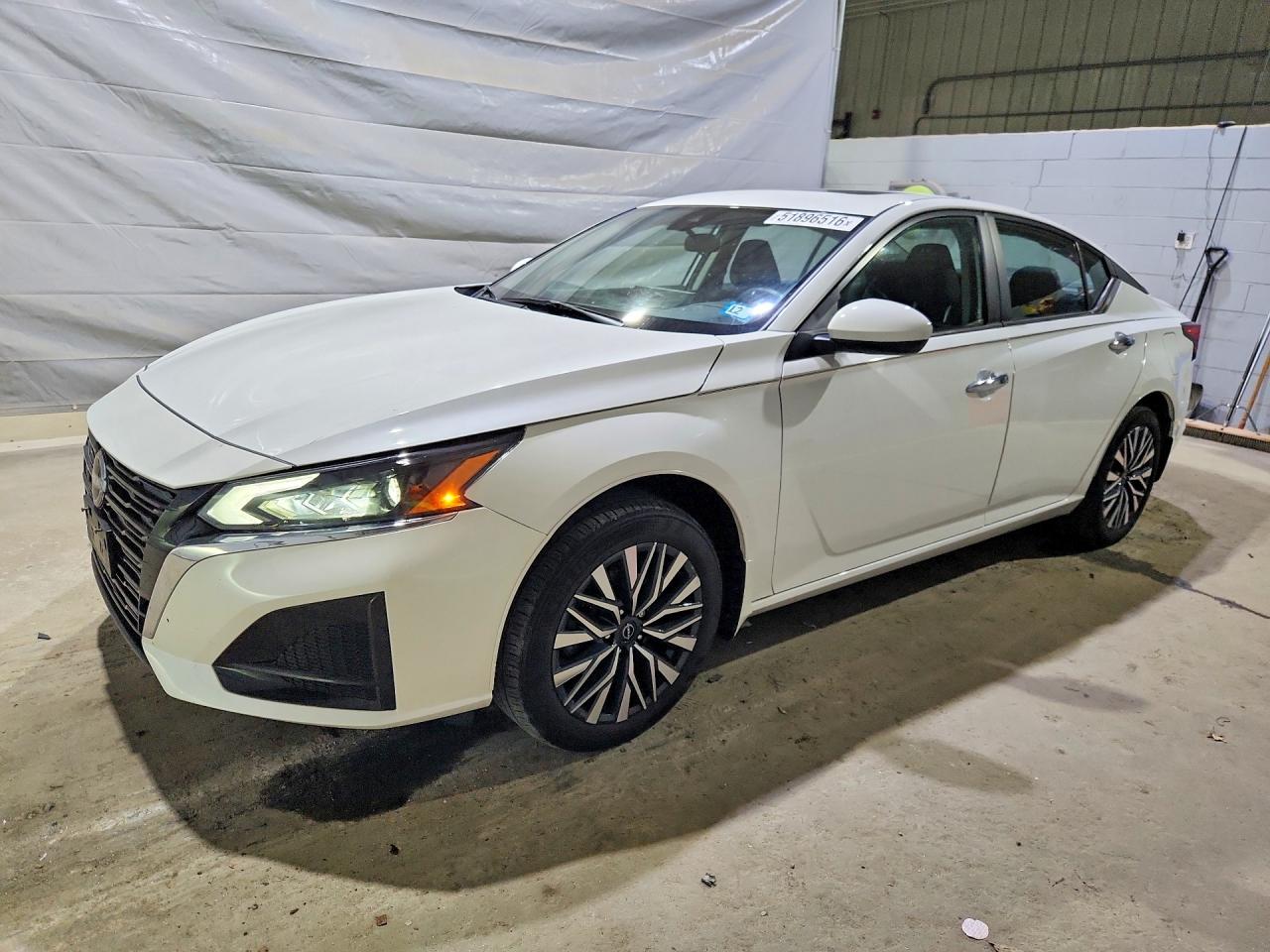 Salvage Nissan Altima Image