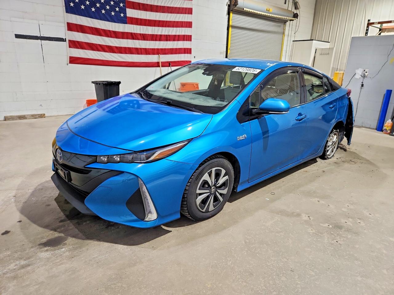 Salvage Toyota Prius Image