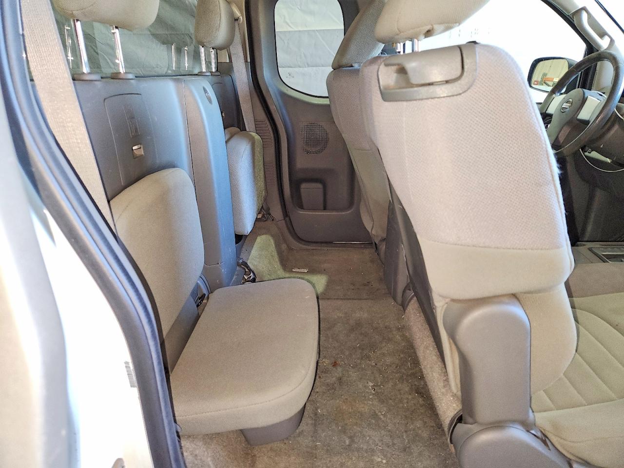 Nissan Frontier S