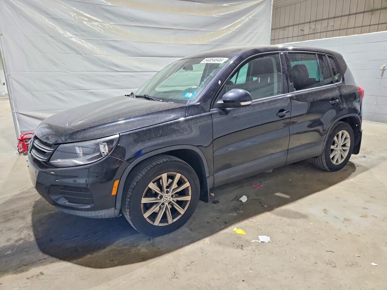 Salvage Volkswagen Tiguan Image