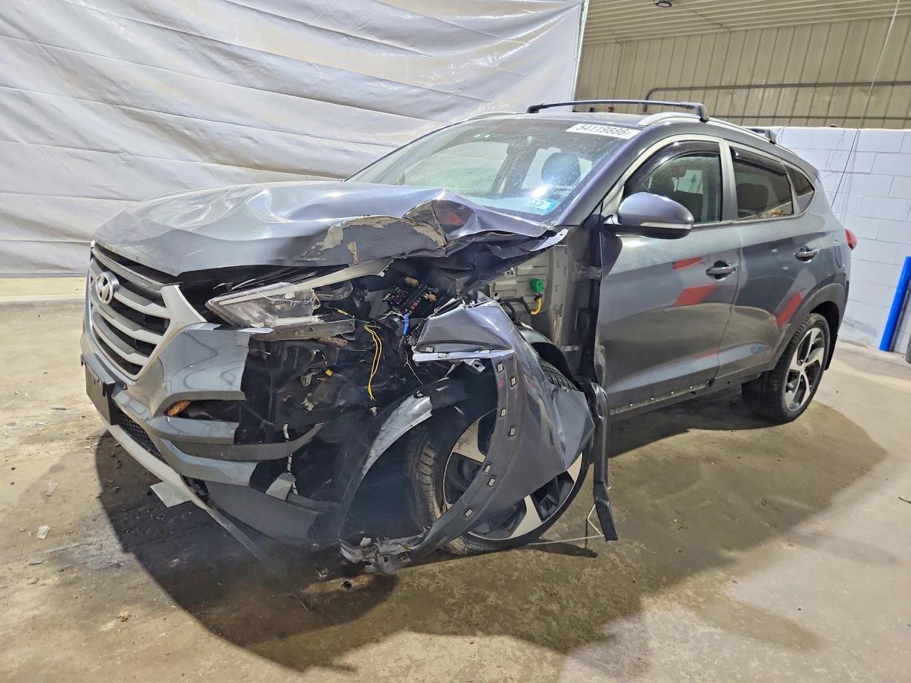 Salvage Hyundai TUCSON Image
