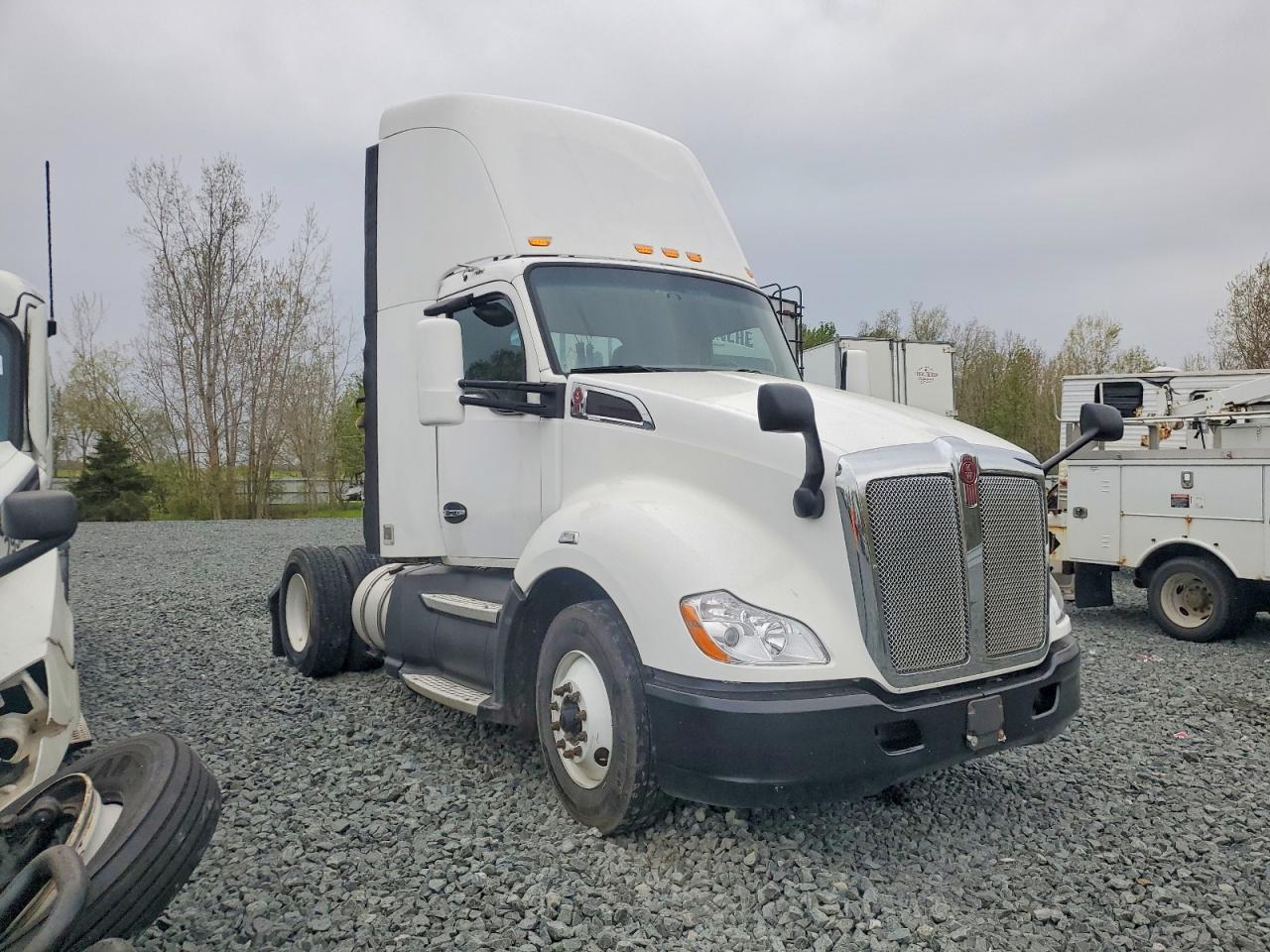Salvage Kenworth T680 Image