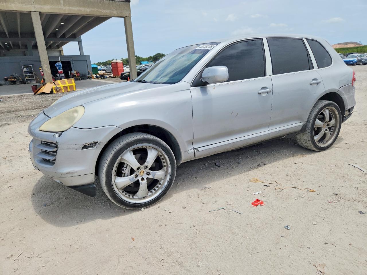 Salvage Porsche Cayenne Image