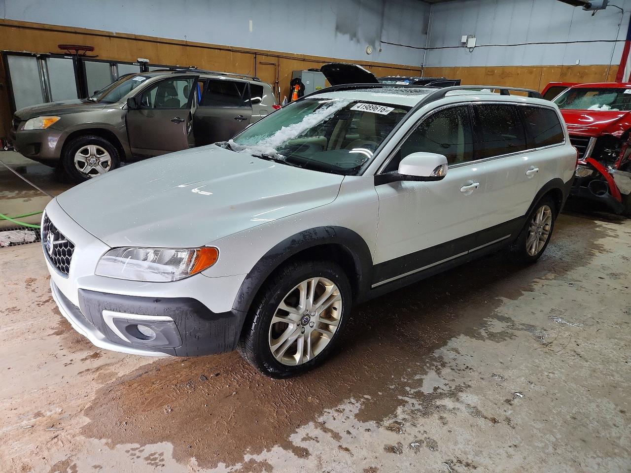 Salvage Volvo XC70 Image