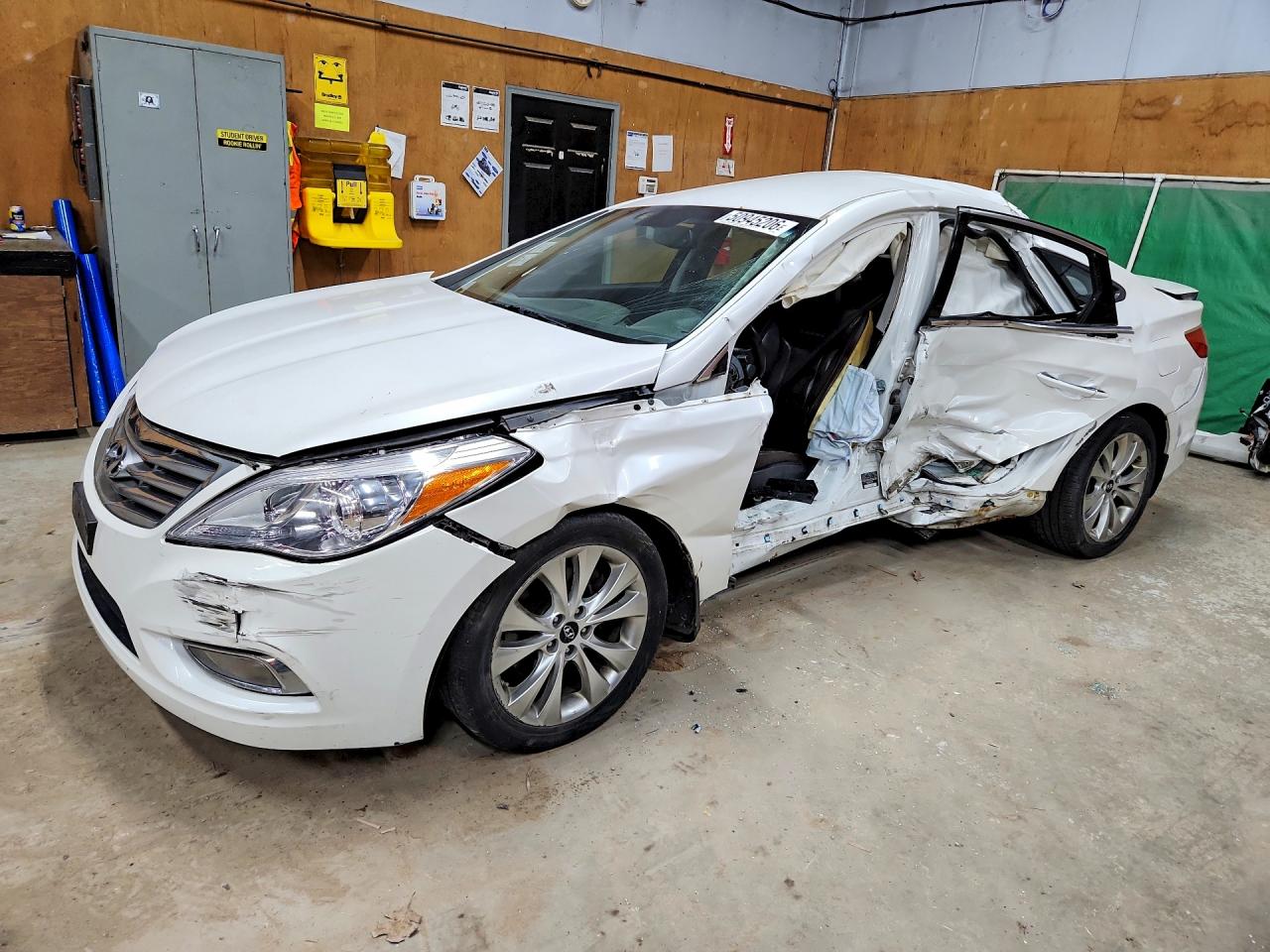 Salvage Hyundai Azera Base Image