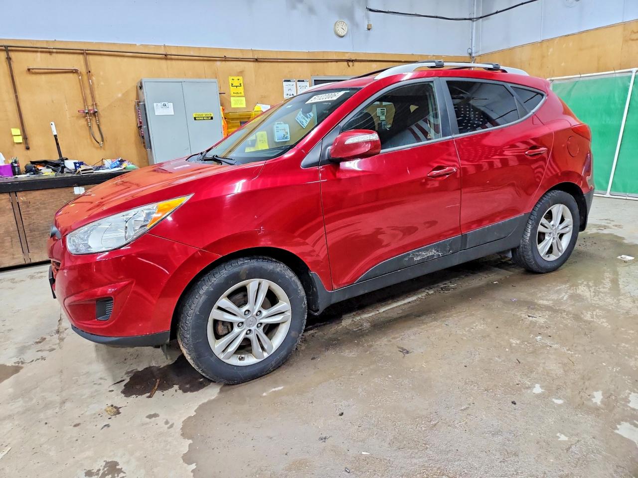 Salvage Hyundai TUCSON Image